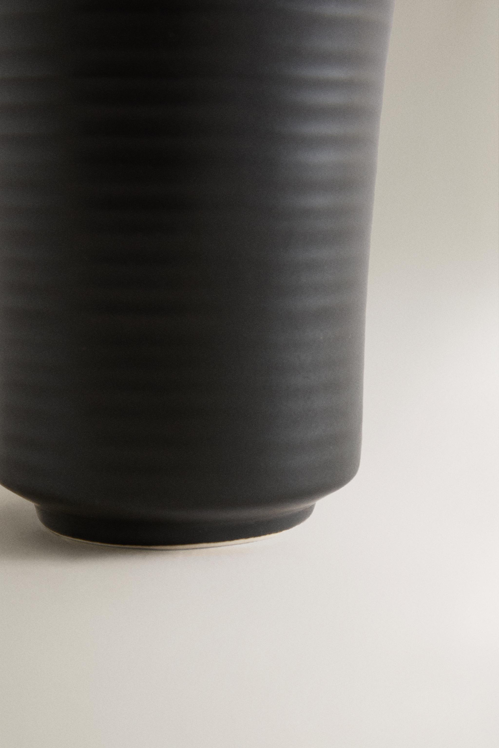 TOOTHBRUSH HOLDER WITH BLACK TOOTHBRUSH
